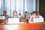 イメージ（ILO委員会の討議会場で）