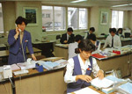 イメージ（社員の約半数は女性社員（総務部で））