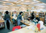 イメージ（読書会活動が活発な根室市図書館）