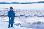 イメージ（40年間越冬したコハクチョウを見守る山内昇さん）