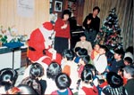イメージ（自宅で毎年開かれるクリスマス会。光代さんがサンタ役となります。）