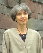 イメージ（Norma  Fieldさん　プロフィル1947年、東京に生まれる。1965年に渡米、1983年プリンストン大学大学院博士課程修了。学位論文のテーマは源氏物語論。専攻は日本文学・日本近代文化。著書に『The Splender of Longing in the Tale of Genji』『天皇の逝く国で』（逝く＝いく）『祖母のくに』、訳書に夏目漱石『それから』がある。現在、米シカゴ大学教授。また、市立小樽文学館と小樽商科大学特別研究員。）